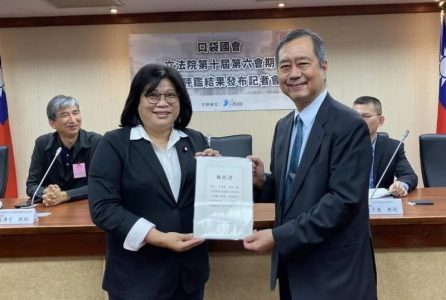 王美惠榮獲優秀立委雙認證